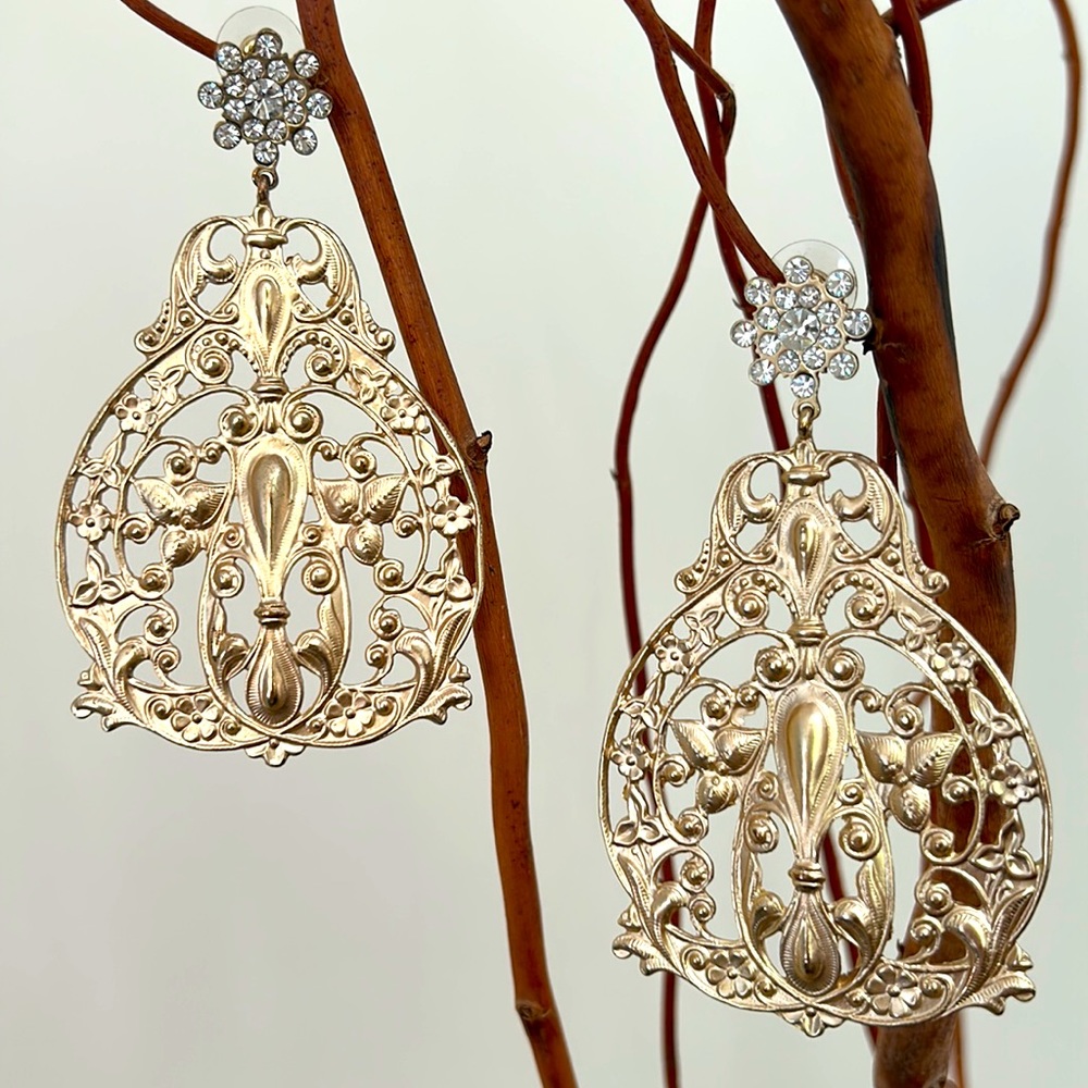VTG pair of Chandelier Gold Filigree Earrings with Rhinestones - Picture 7 of 8
